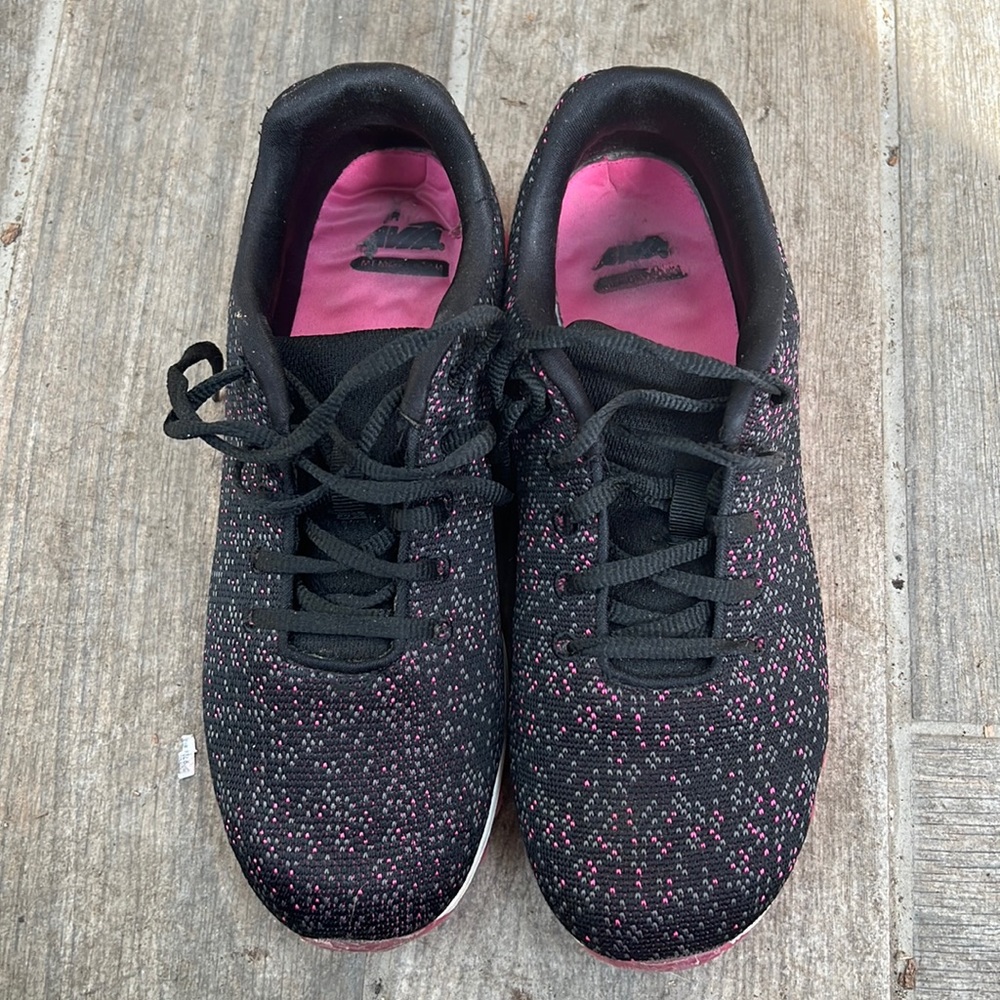 Avia size 8.5 athletic shoes